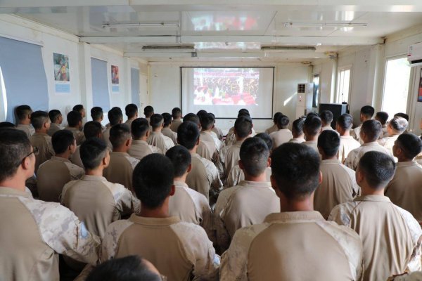 优配合伙人 中国赴南苏丹（瓦乌）维和工兵分队官兵收看纪念中国人民抗日战争暨世界反法西斯战争胜利80周年大会