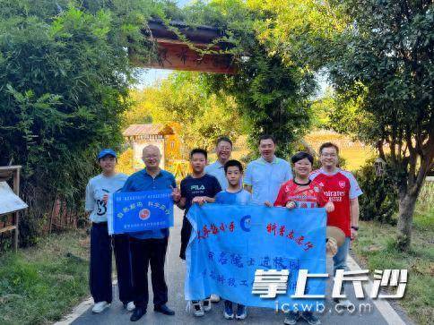 盛康配资 湖南师范大学-奇奇果园双创基地科学营开营   沉浸式培养“小小科学家”